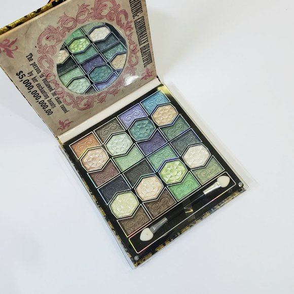 Kleancolor Psst! The Wanted Eyeshadow Palette - Criminally Glam - Picture 2 of 9